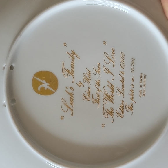 1981 Edna Hibel "Leah's Family" Collector Plate - Picture 2 of 3